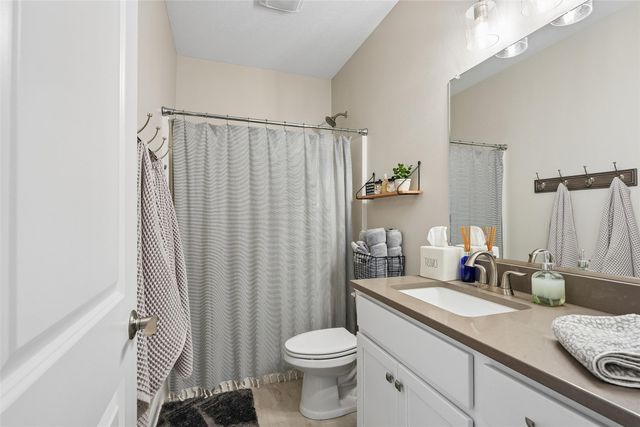 9135 Jamison Drive, West Des Moines, IA 50266
