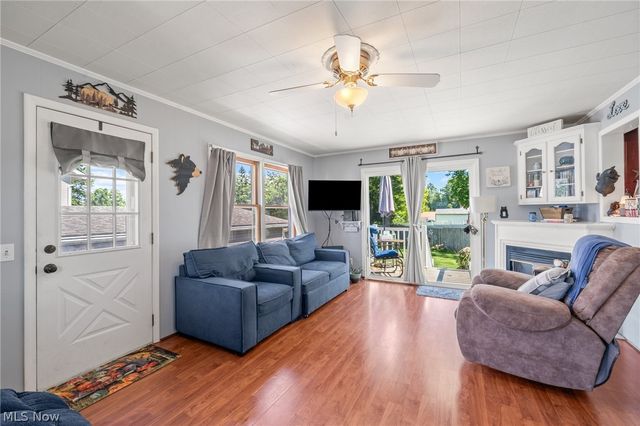 3051 Perrydale Street NW, Uniontown, OH 44685