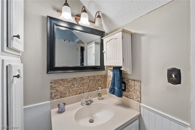 3051 Perrydale Street NW, Uniontown, OH 44685