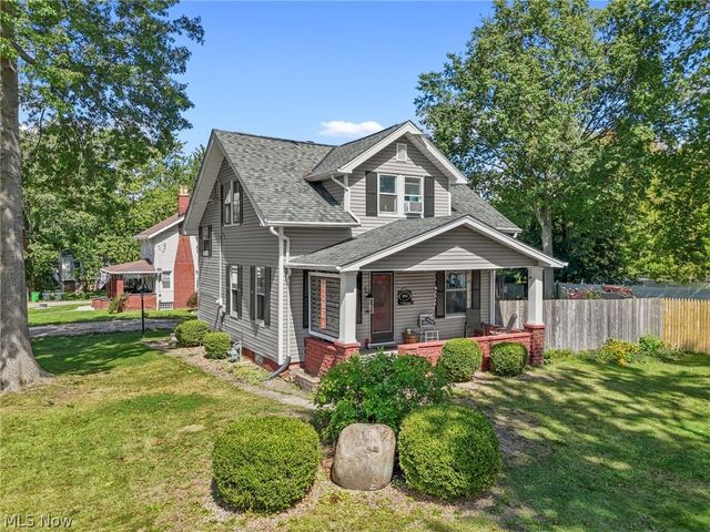 3051 Perrydale Street NW, Uniontown, OH 44685