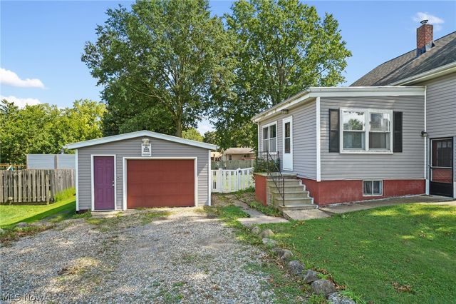 3051 Perrydale Street NW, Uniontown, OH 44685