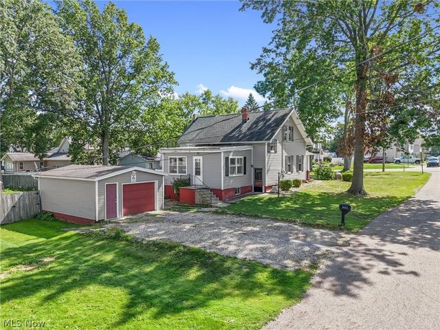 3051 Perrydale Street NW, Uniontown, OH 44685