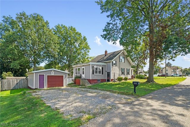 3051 Perrydale Street NW, Uniontown, OH 44685