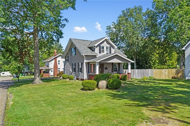 3051 Perrydale Street NW, Uniontown, OH 44685
