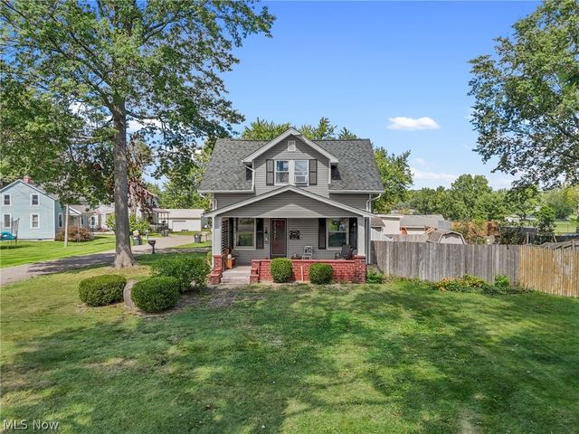 3051 Perrydale Street NW, Uniontown, OH 44685