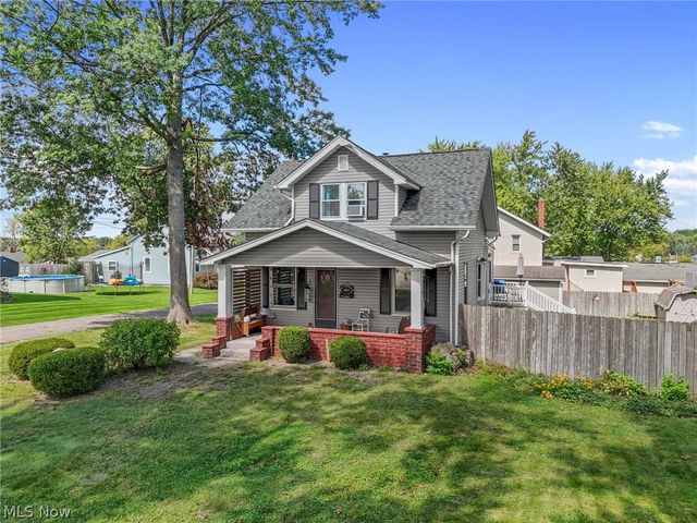 3051 Perrydale Street NW, Uniontown, OH 44685