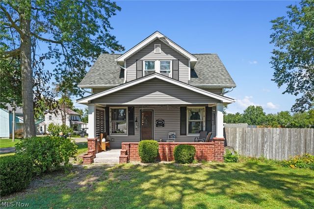 3051 Perrydale Street NW, Uniontown, OH 44685