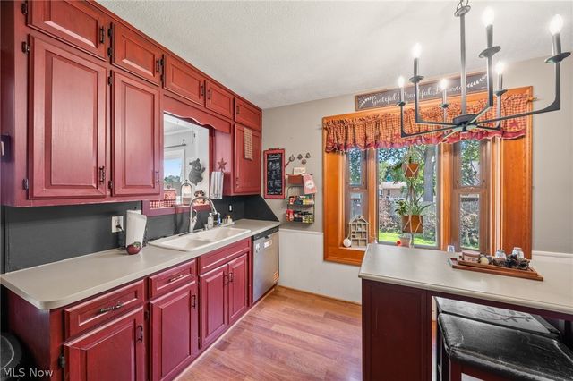 3051 Perrydale Street NW, Uniontown, OH 44685