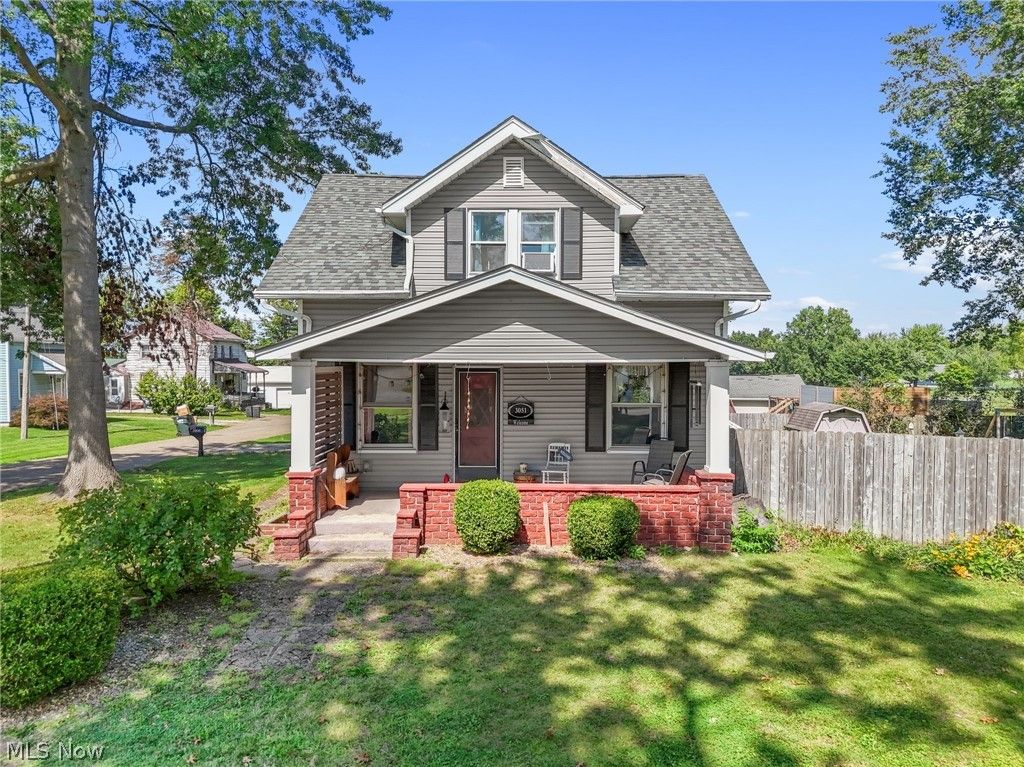 3051 Perrydale Street NW, Uniontown, OH 44685