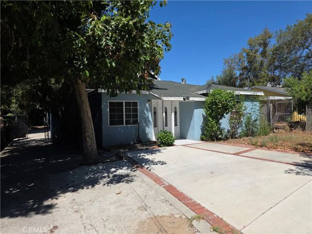 7249 Loma Verde Ave., Canoga Park, CA 91303