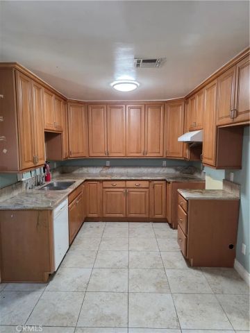 7249 Loma Verde Ave., Canoga Park, CA 91303