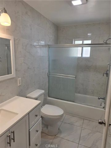 7249 Loma Verde Ave., Canoga Park, CA 91303