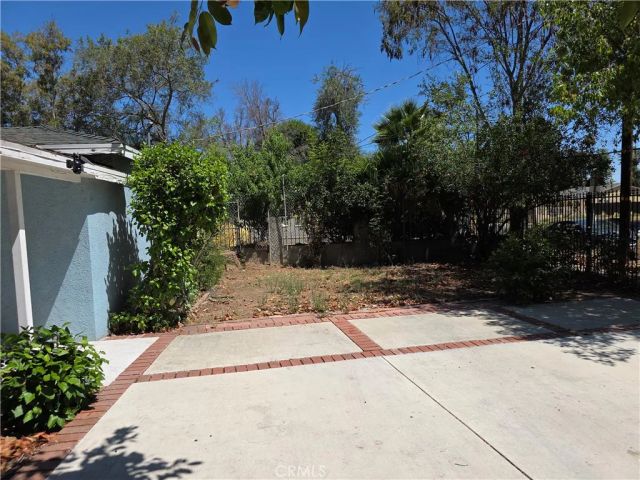 7249 Loma Verde Ave., Canoga Park, CA 91303