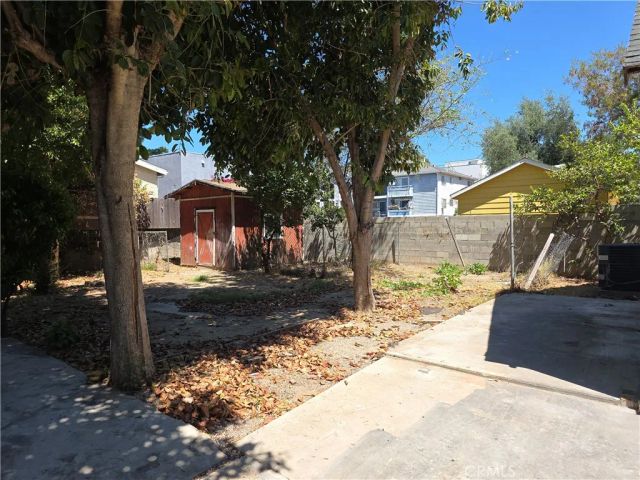 7249 Loma Verde Ave., Canoga Park, CA 91303