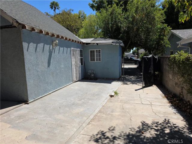 7249 Loma Verde Ave., Canoga Park, CA 91303