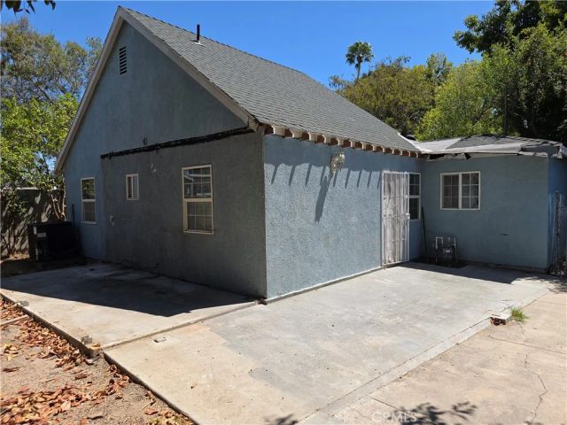 7249 Loma Verde Ave., Canoga Park, CA 91303