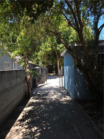 7249 Loma Verde Ave., Canoga Park, CA 91303