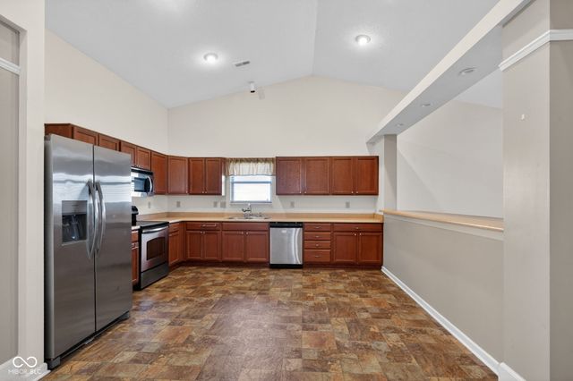654 Findlay Lane, Greenwood, IN 46143