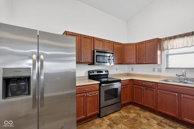 654 Findlay Lane, Greenwood, IN 46143