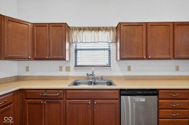 654 Findlay Lane, Greenwood, IN 46143