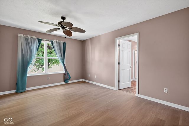 654 Findlay Lane, Greenwood, IN 46143