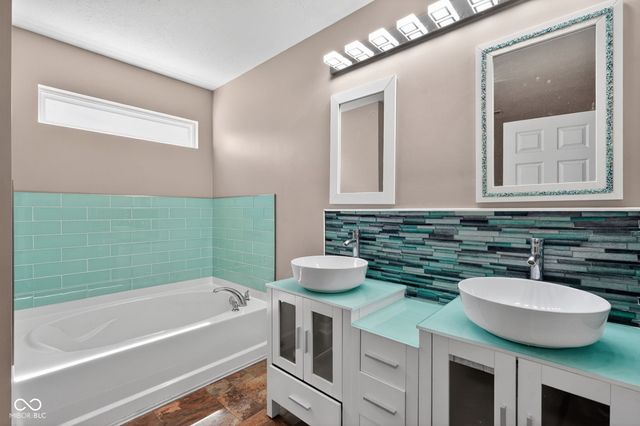 654 Findlay Lane, Greenwood, IN 46143
