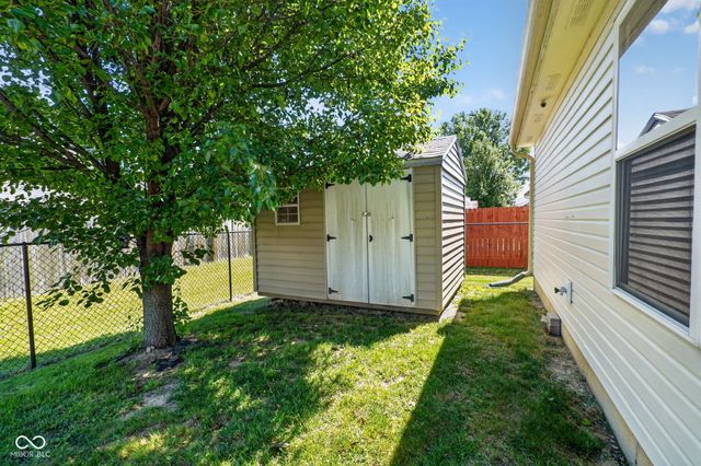 654 Findlay Lane, Greenwood, IN 46143