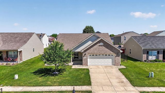 654 Findlay Lane, Greenwood, IN 46143