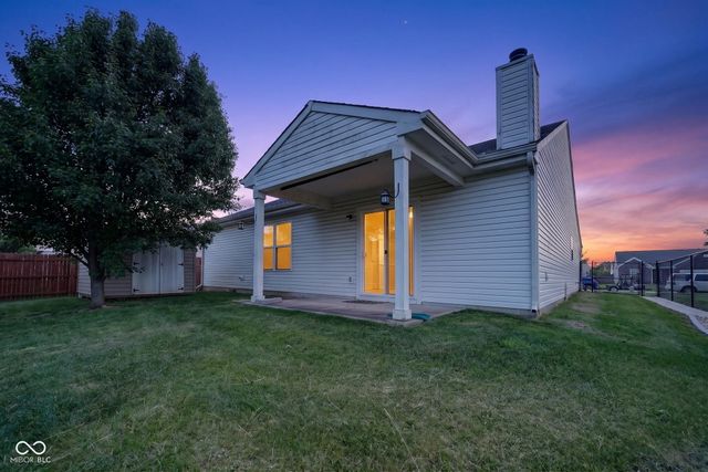 654 Findlay Lane, Greenwood, IN 46143