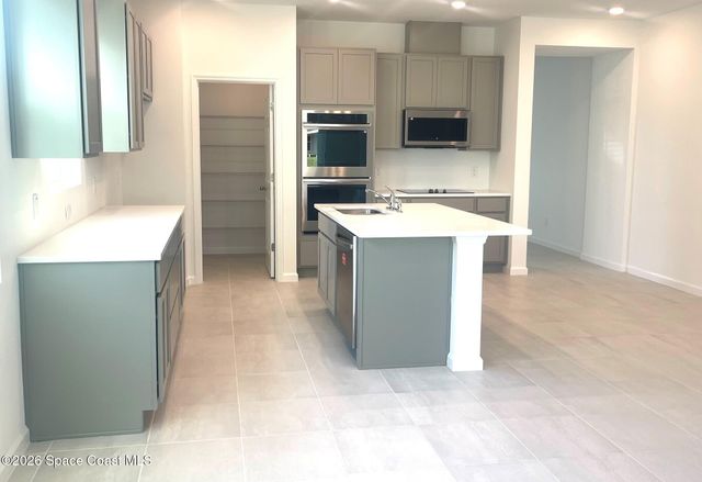 928 Soleway Avenue NW, Palm Bay, FL 32907