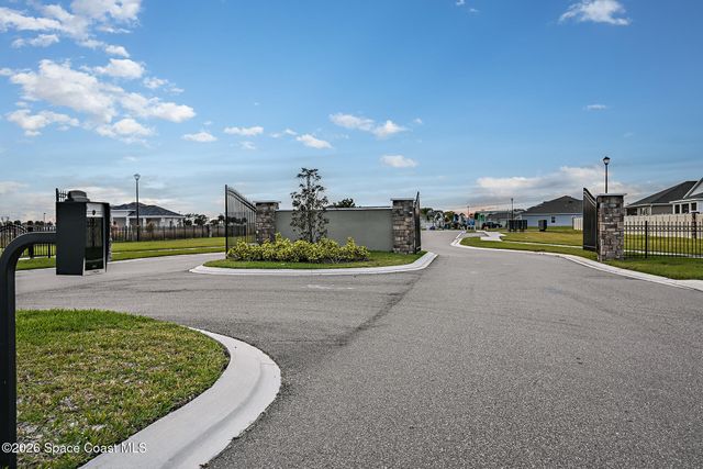 928 Soleway Avenue NW, Palm Bay, FL 32907