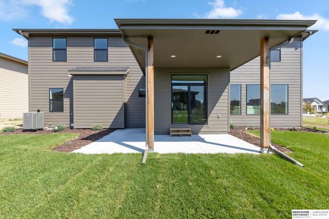 3516 S 218th Avenue, Elkhorn, NE 68022