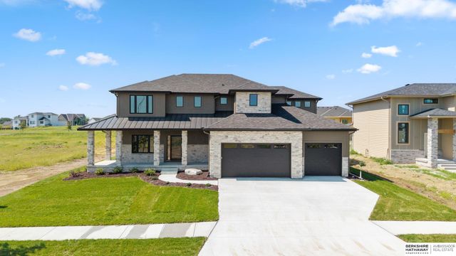 3516 S 218th Avenue, Elkhorn, NE 68022