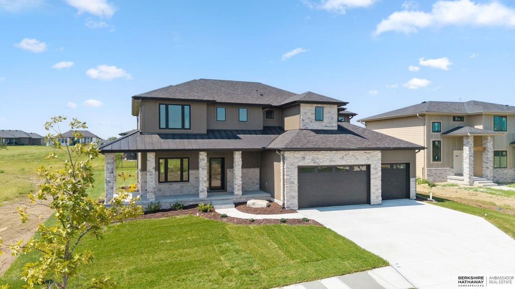 3516 S 218th Avenue, Elkhorn, NE 68022