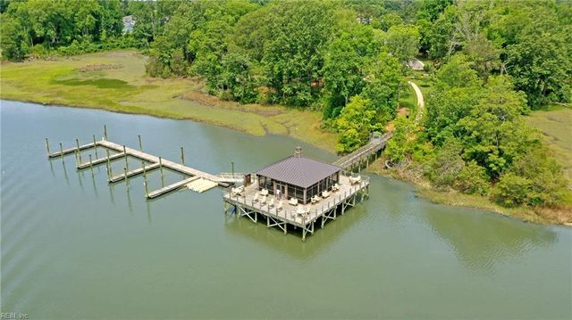 144 Creek Front LN, Suffolk, VA 23435