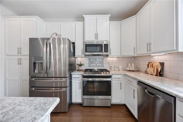 144 Creek Front LN, Suffolk, VA 23435