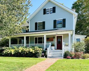 165 Everett St, Concord, MA 01742