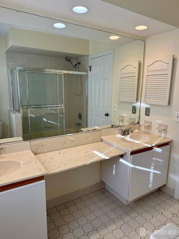 809 Woodhaven Drive, Edison, NJ 08817