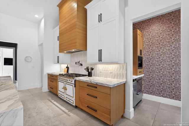 966 Belle Oaks, Bulverde, TX 78163