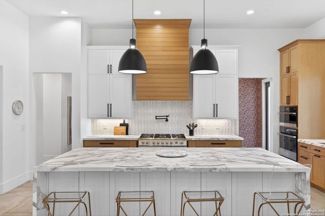 966 Belle Oaks, Bulverde, TX 78163