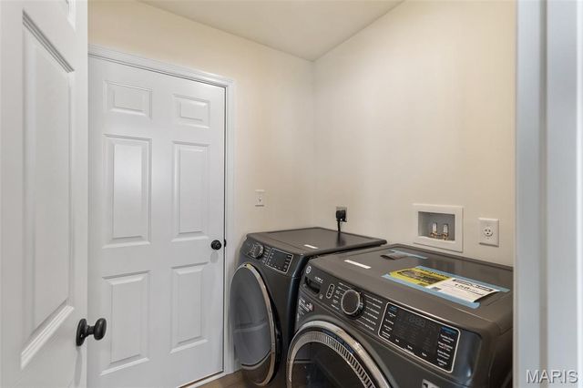 414 Winding Bluffs Court, Fenton, MO 63026