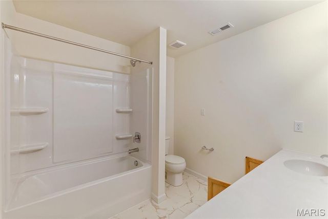 414 Winding Bluffs Court, Fenton, MO 63026