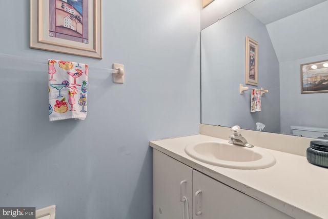 3602 FENWICK LN, Mount Laurel, NJ 08054