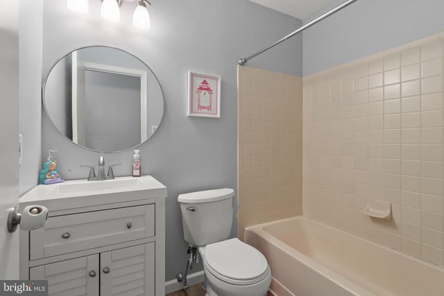 3602 FENWICK LN, Mount Laurel, NJ 08054