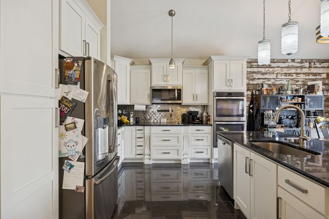 2017 Hollowfield Ln, Greenbrier, TN 37073