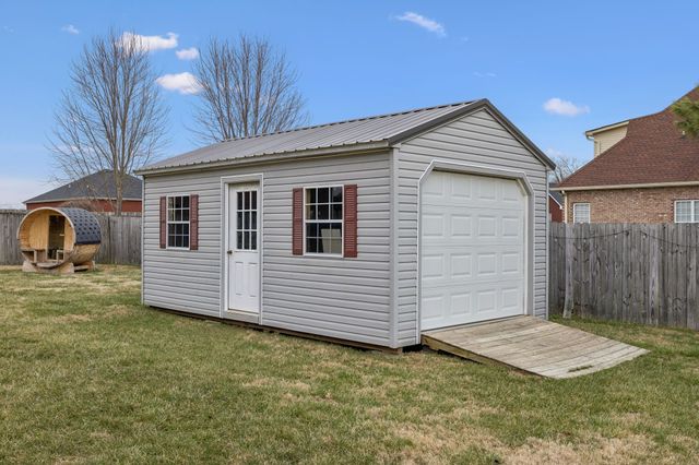 2017 Hollowfield Ln, Greenbrier, TN 37073