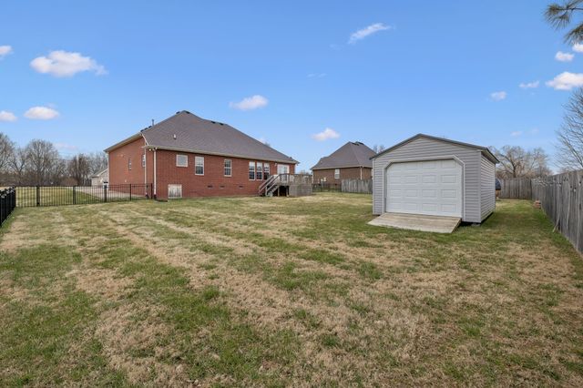 2017 Hollowfield Ln, Greenbrier, TN 37073