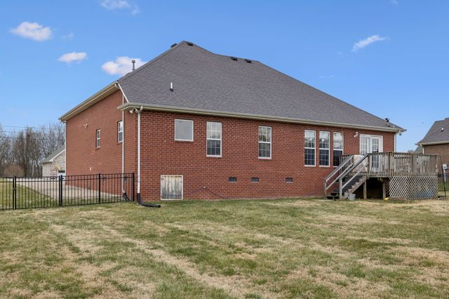 2017 Hollowfield Ln, Greenbrier, TN 37073