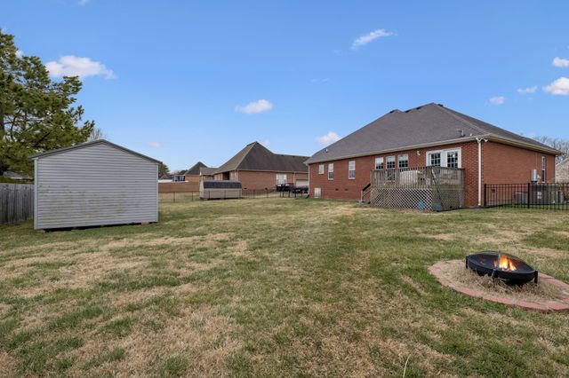 2017 Hollowfield Ln, Greenbrier, TN 37073