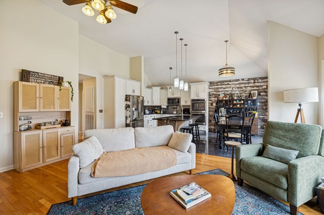 2017 Hollowfield Ln, Greenbrier, TN 37073